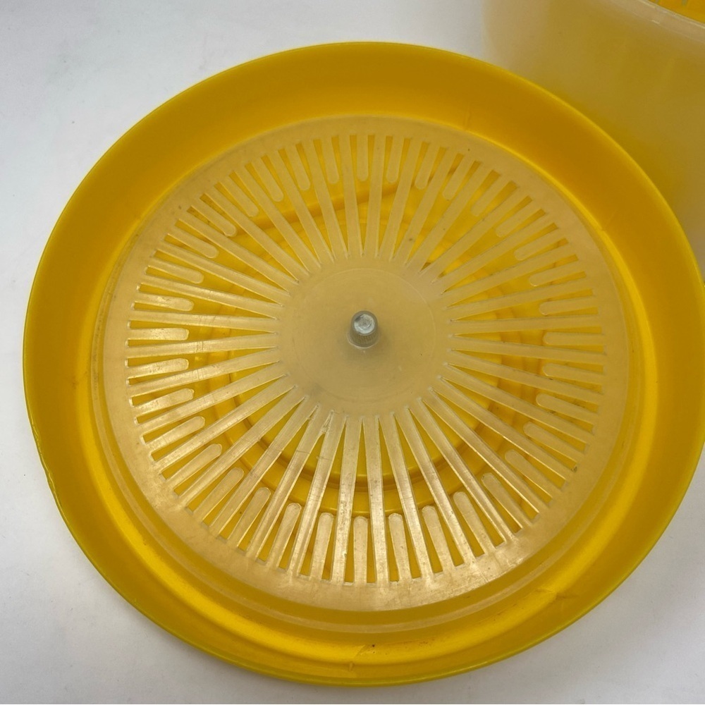 Triumph Brevet Salad Spinner / Dryer - Yellow- Made In France Mid-Century MCM - Picture 6 of 6